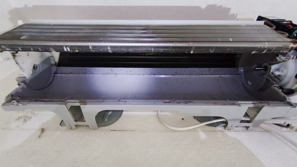 送風ファン裏before